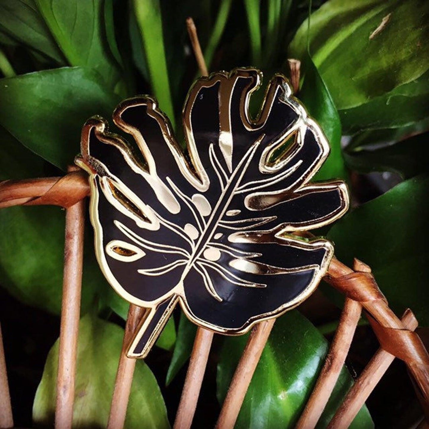 Big Monstera enamel pin